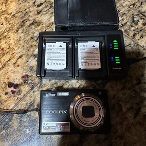 Nikon Coolpix S630 12MP DigCamera with 7xOptVibrRed (VR) Zoom and 2.7 inch LCD